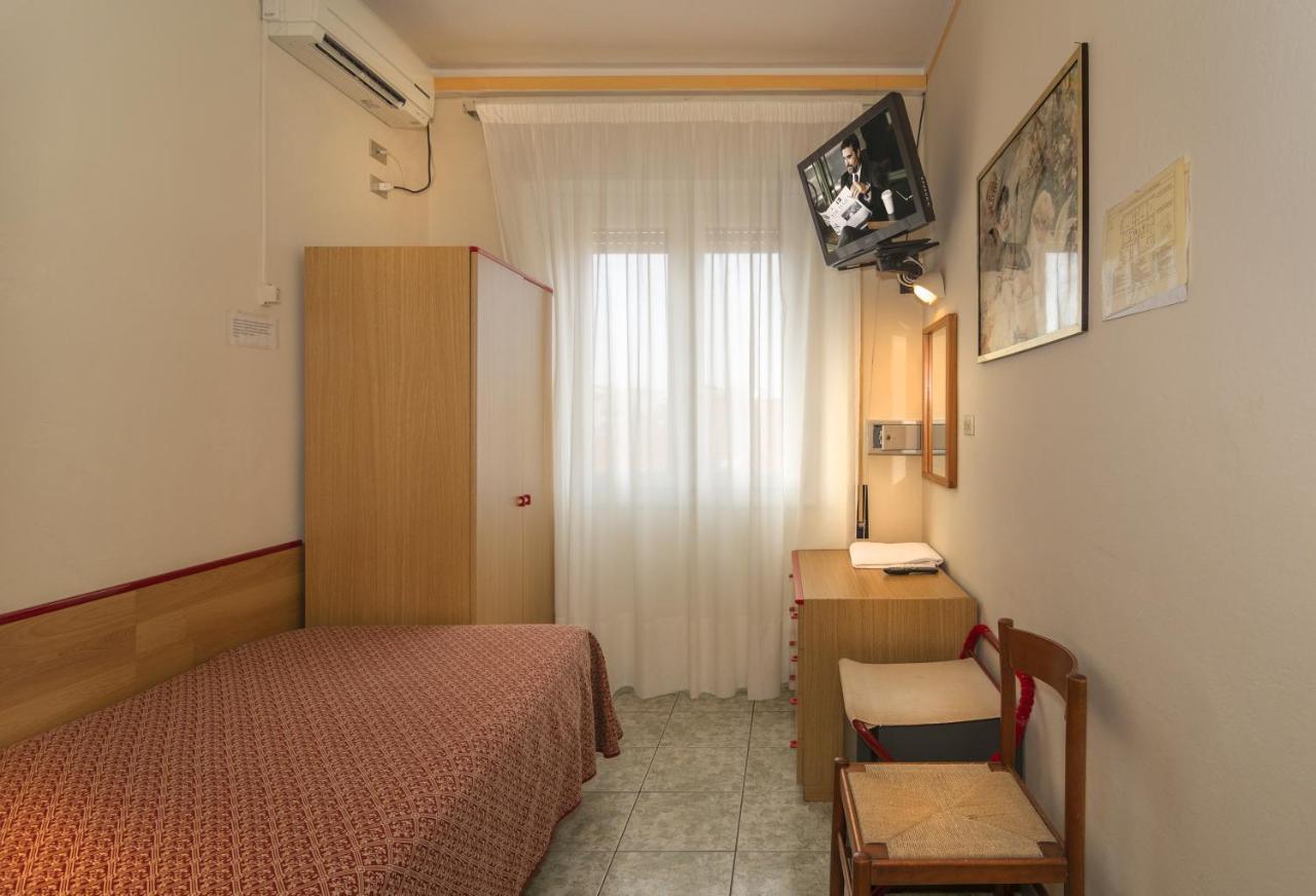 Hotel Dolly Viareggio Exterior photo