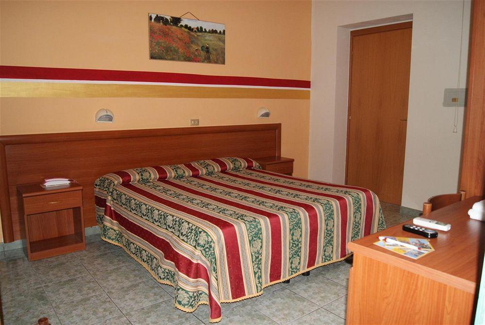 Hotel Dolly Viareggio Exterior photo
