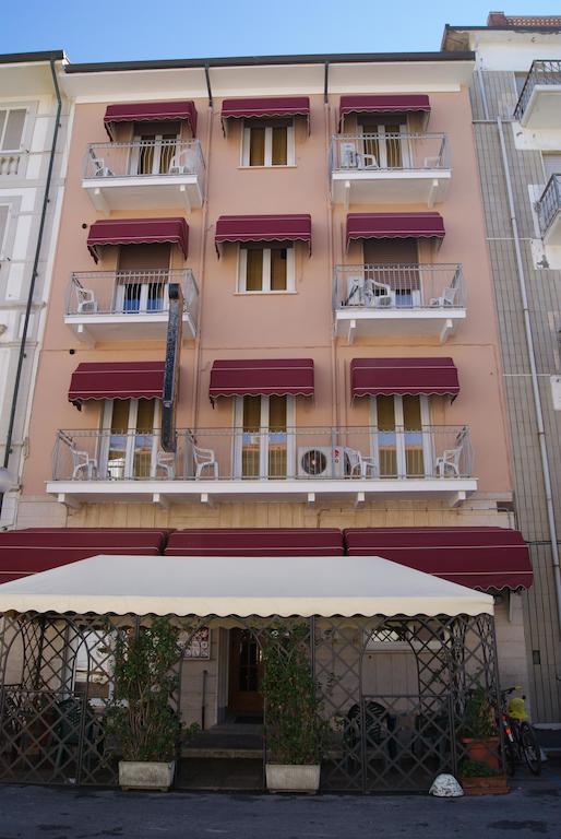 Hotel Dolly Viareggio Exterior photo