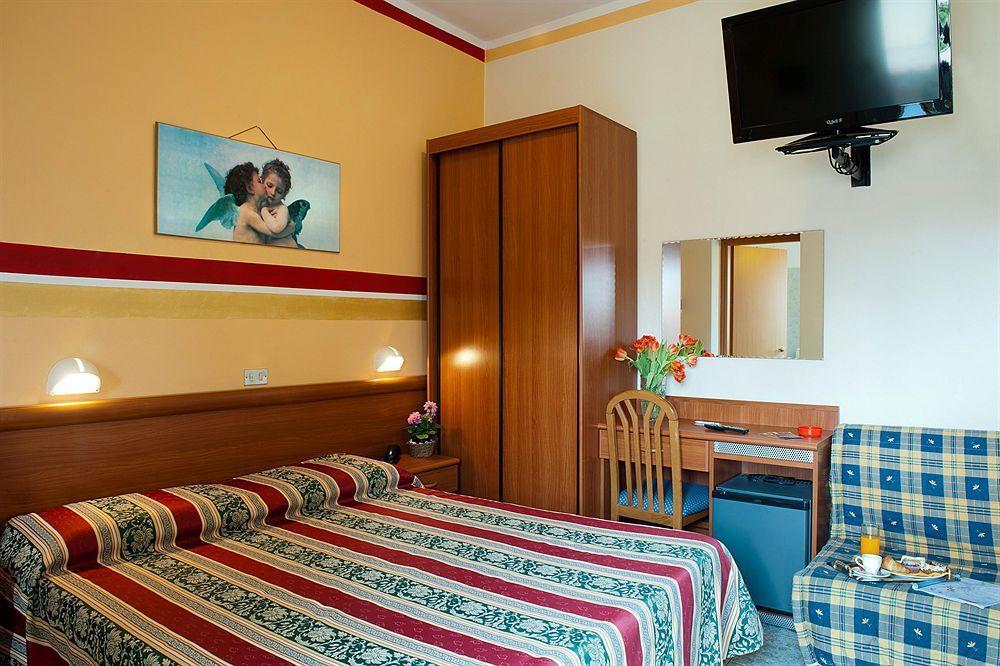 Hotel Dolly Viareggio Exterior photo