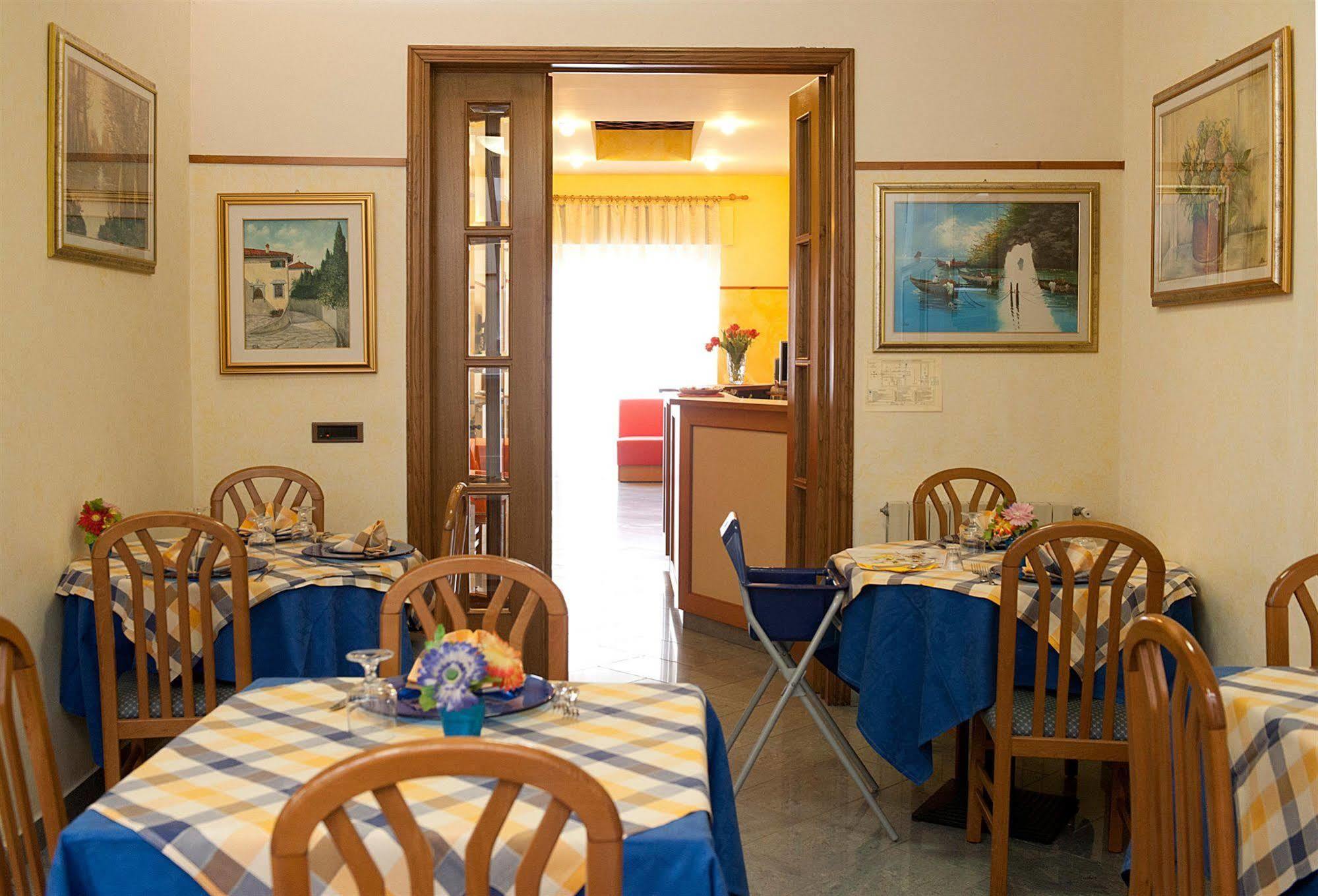 Hotel Dolly Viareggio Exterior photo