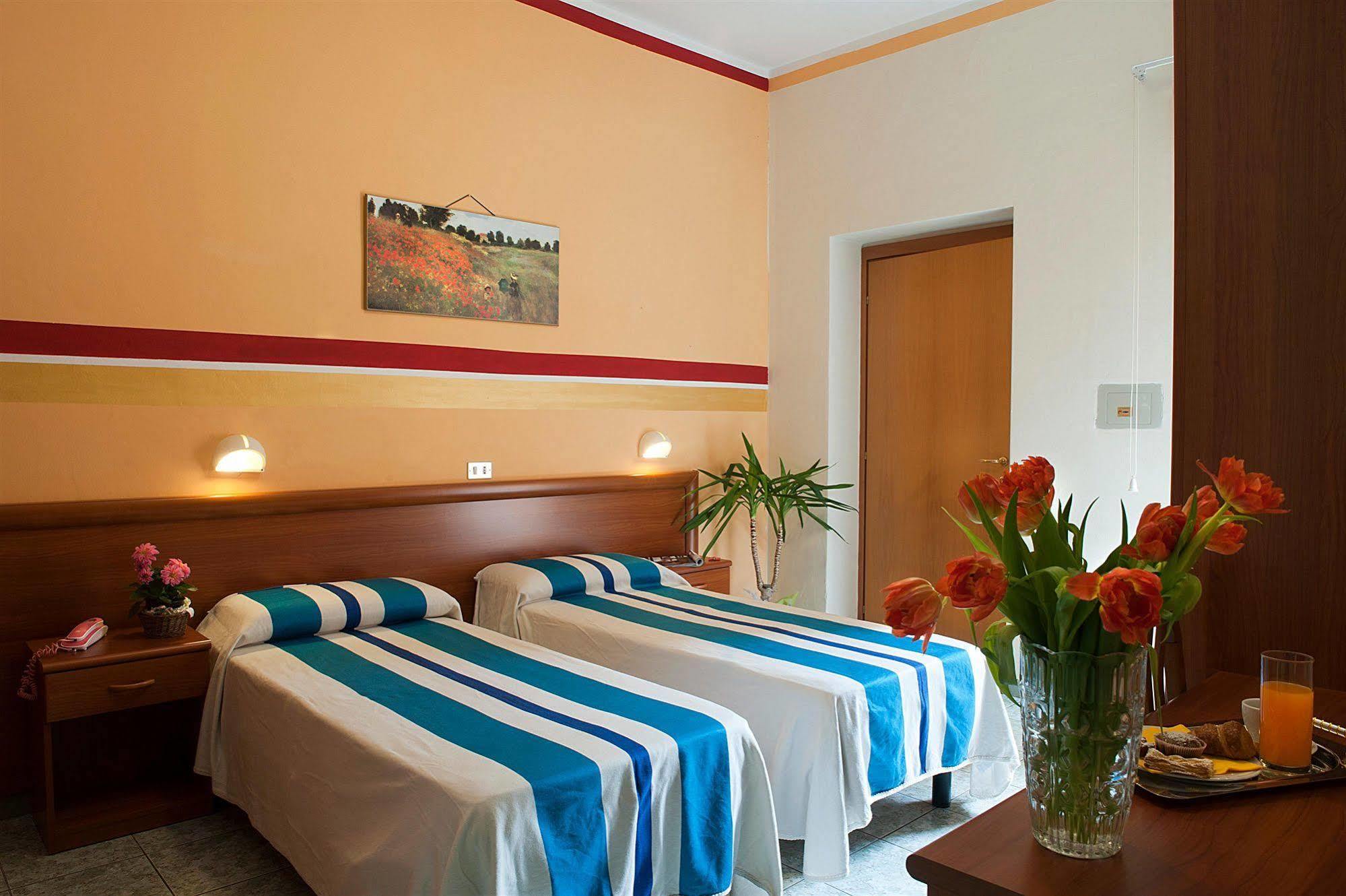 Hotel Dolly Viareggio Exterior photo