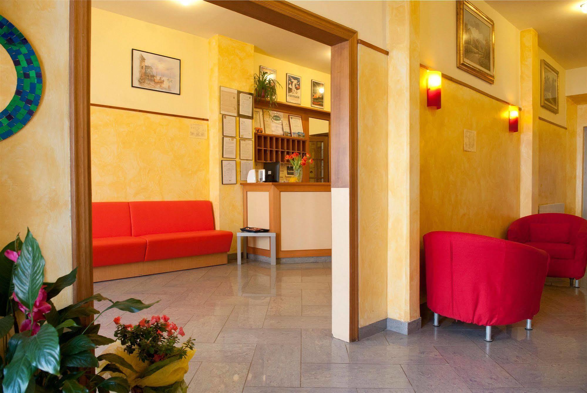 Hotel Dolly Viareggio Exterior photo
