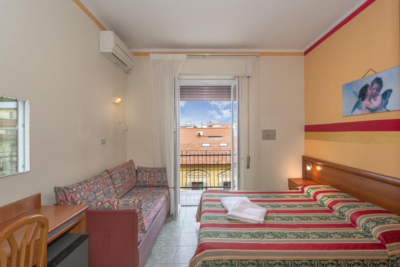 Hotel Dolly Viareggio Exterior photo