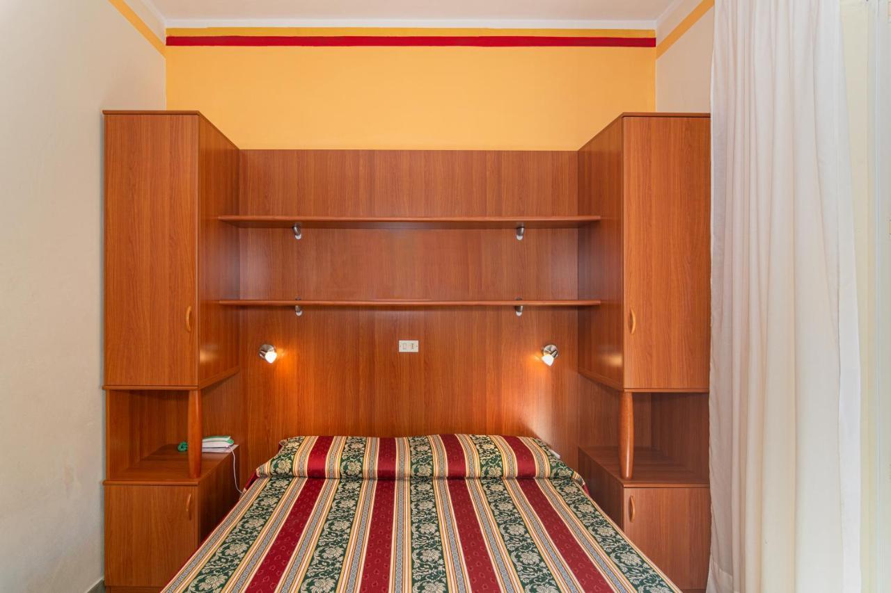 Hotel Dolly Viareggio Exterior photo