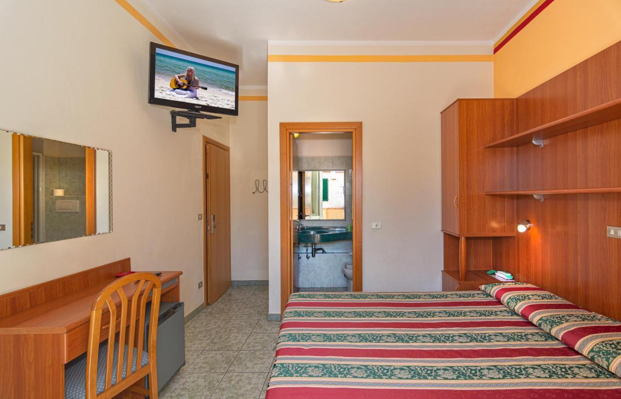 Hotel Dolly Viareggio Exterior photo